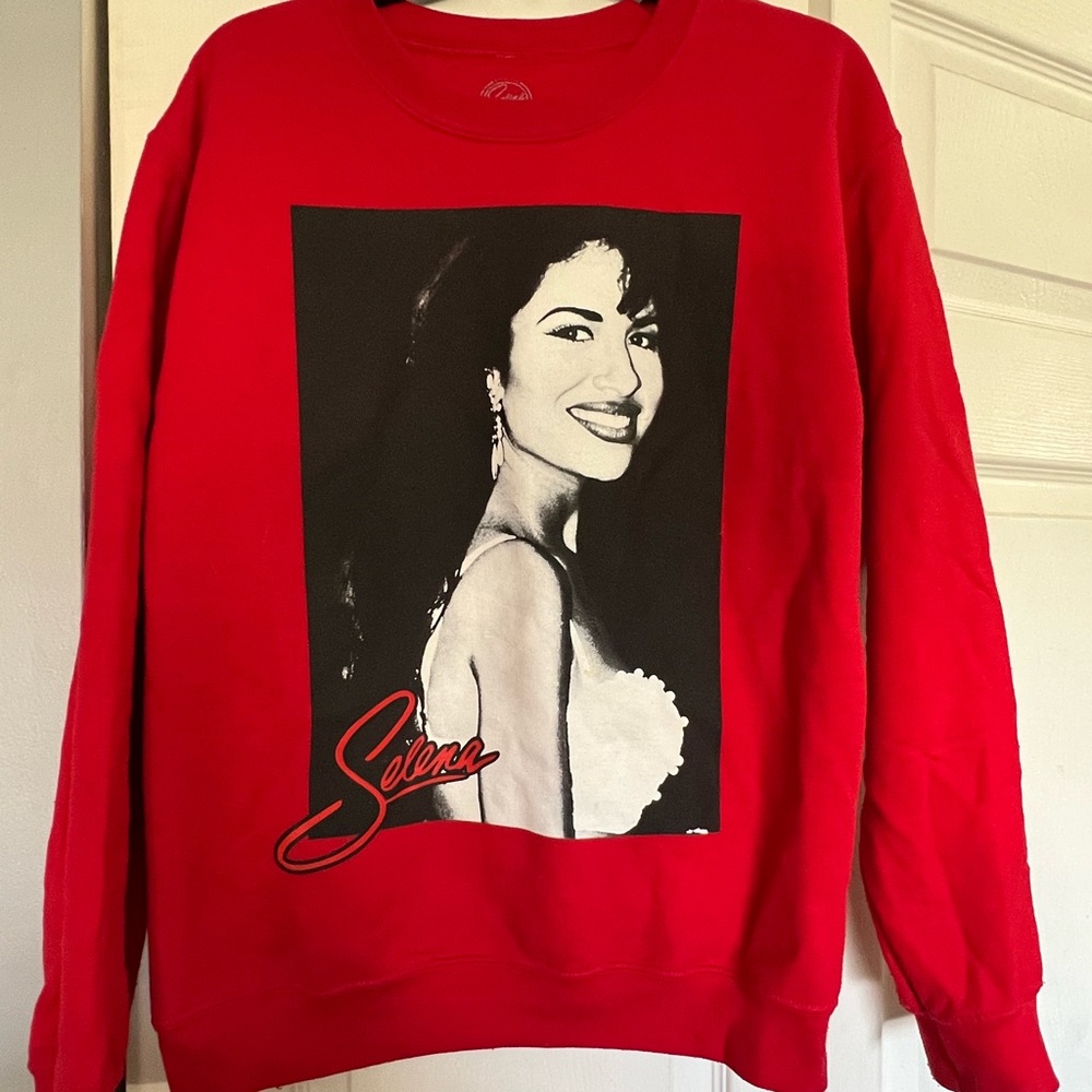 selena crew neck